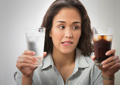 Las bebidas y la salud cerebral: Elija con prudencia